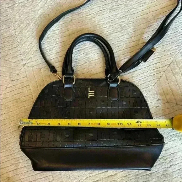 Beautiful London Fog vegan leather zip around purse. - Picture 7 of 9